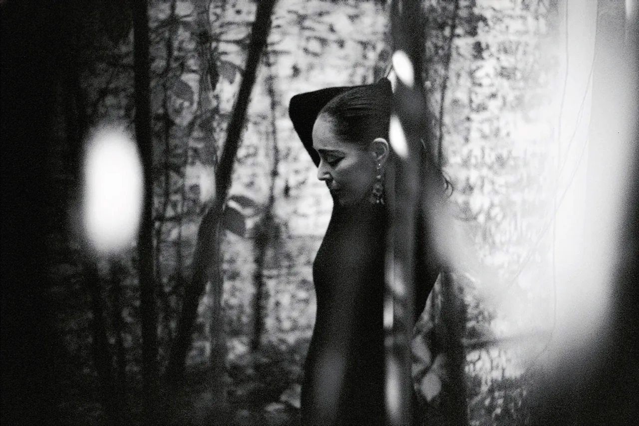 metal-shirin-neshat-02