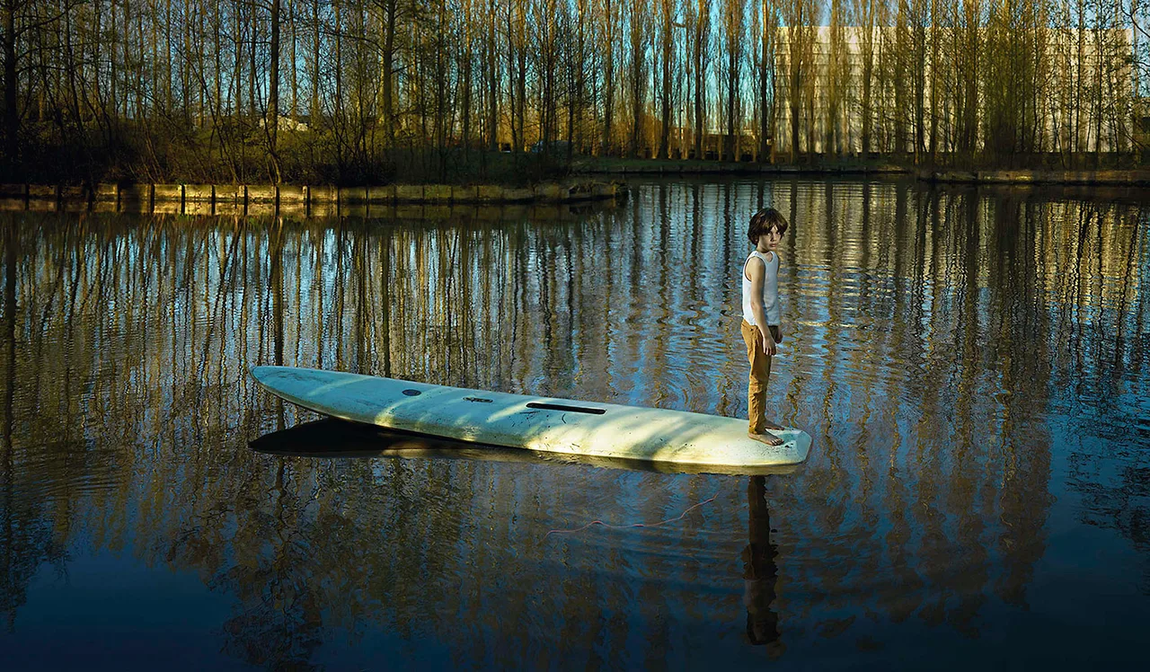 Ellen Kooi Meer Surfplank Camara Oscura