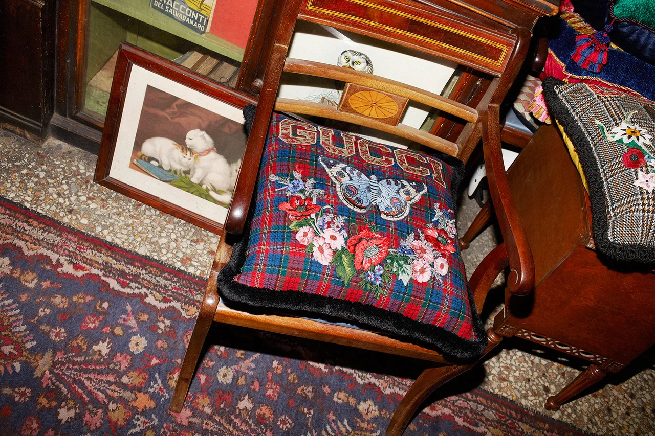 Gucci Decor Souvenir From Rome Metalmagazine 3