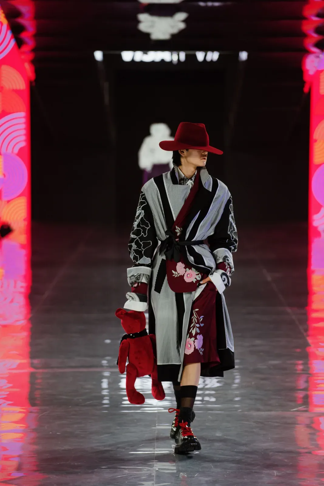 metal-visa-fashion-week-almaty-pre-fall-2026-zhsaken-12