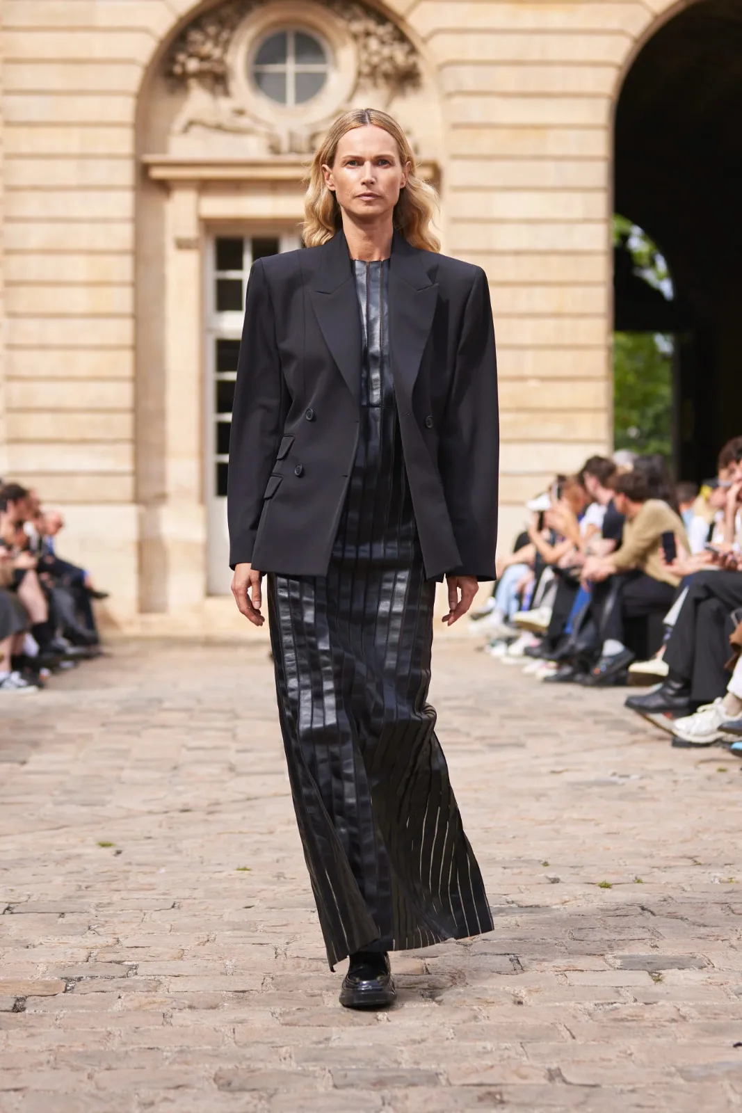 LGN_ss25_runway_press_look20.jpg