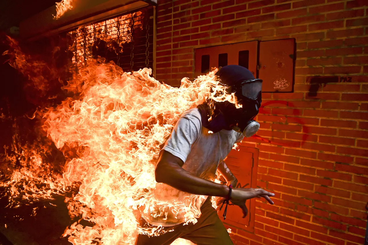 006 World Press Photo of the Year Nominee Ronaldo Schemidt Agence France Presse