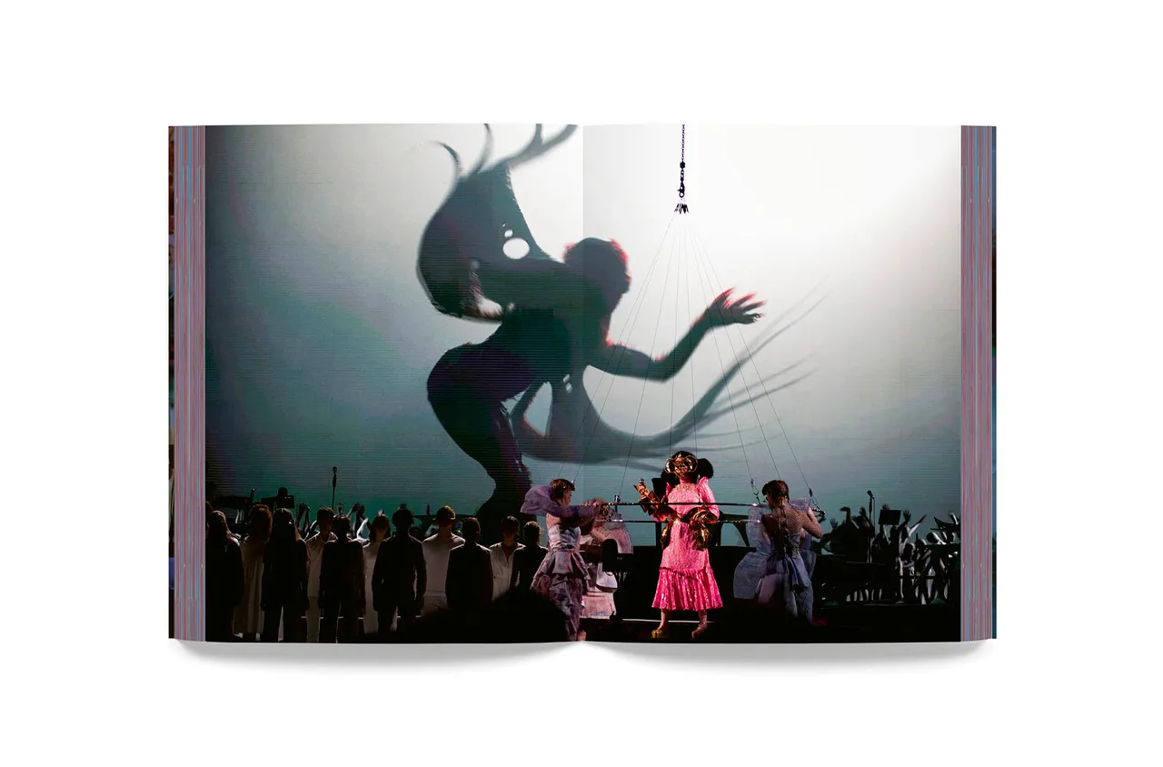 bjork_cornucopia_book_24