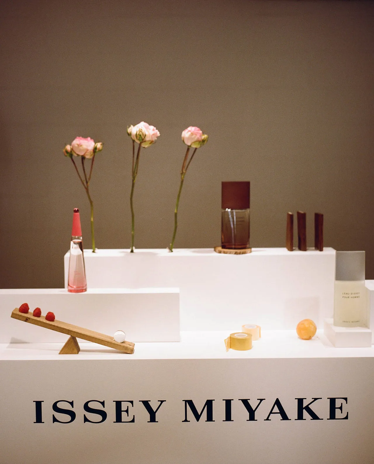 Issey Miyake Perfumes Wood Wood and Rose Rose Metalmagazine 5
