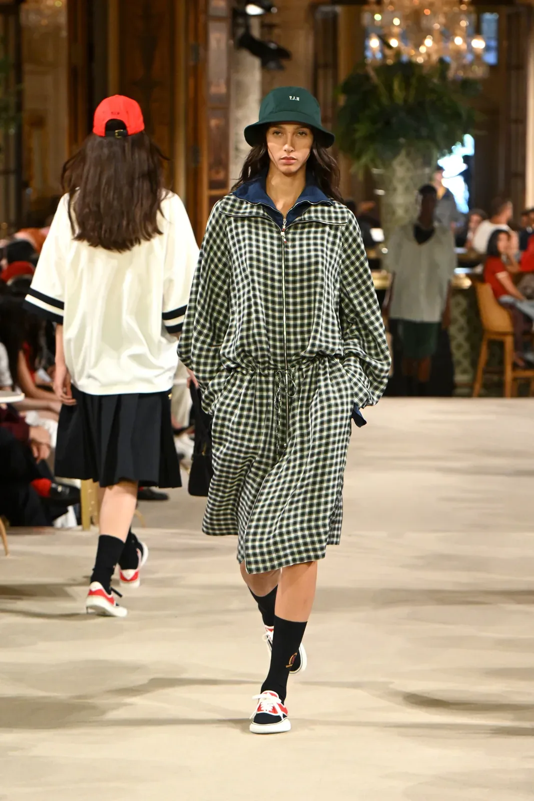 metal-tommy-hilfiger-spring-2027-42