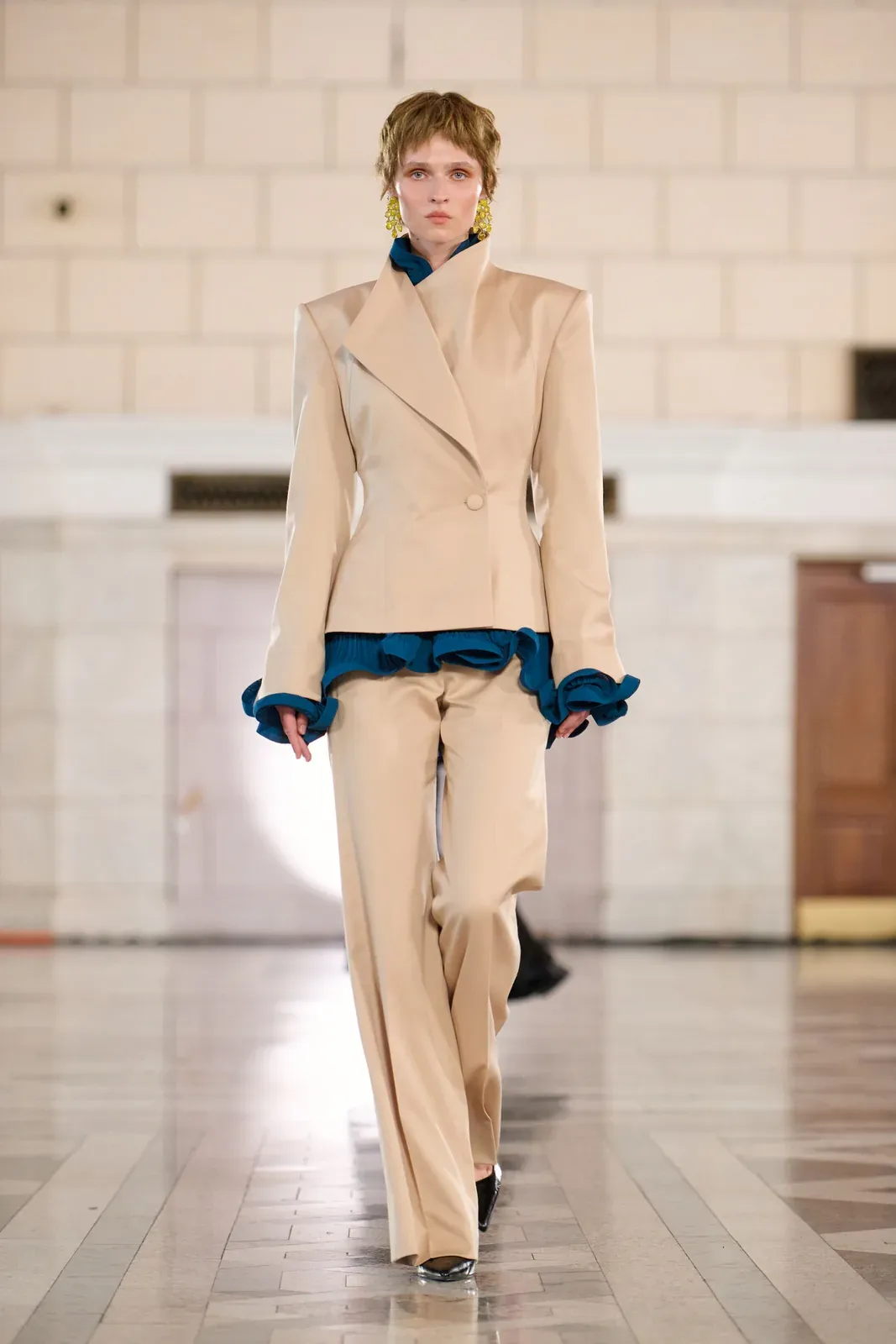 metal-ukrainian-fashion-week-ss27-09.webp
