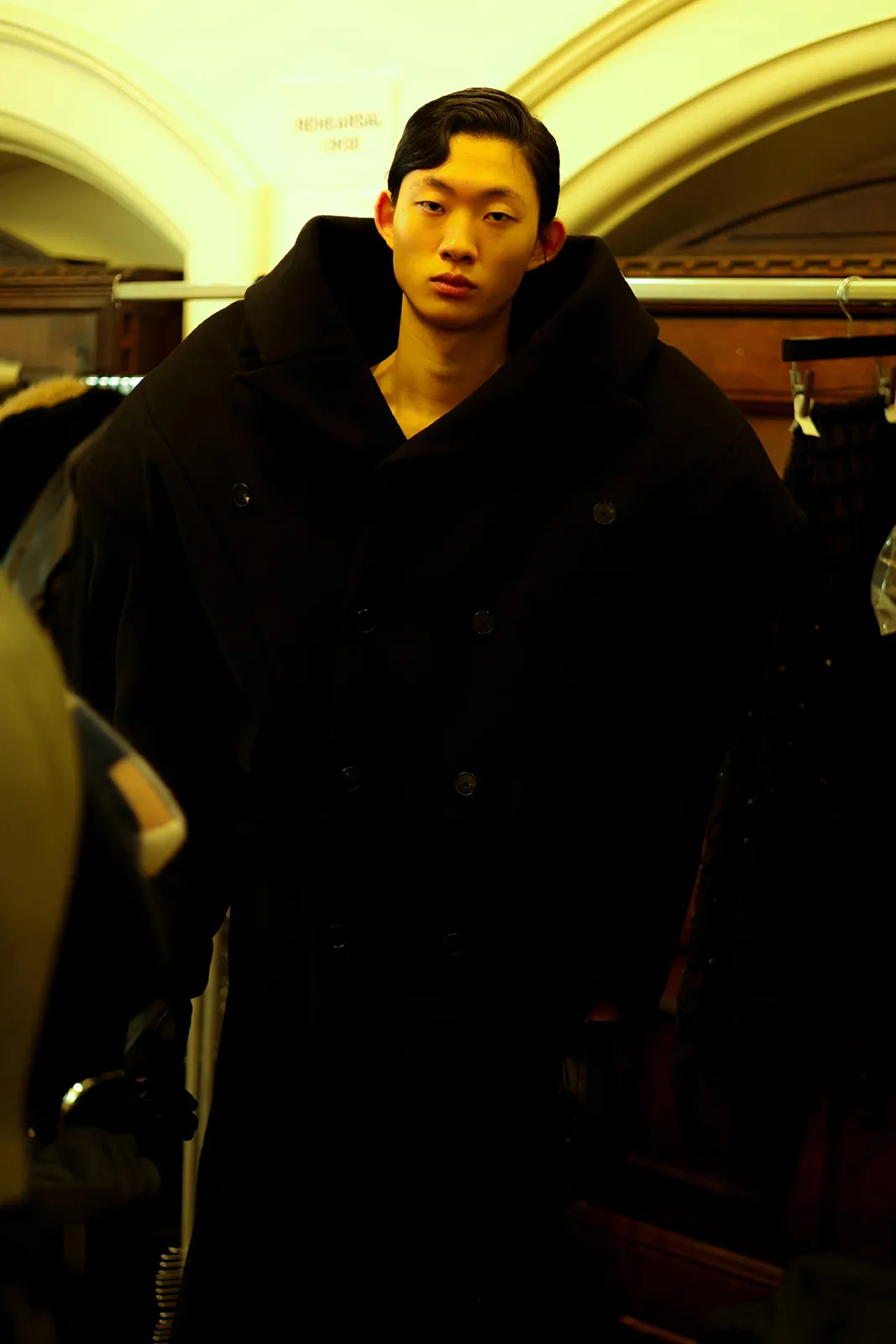 chen-peng-fw024-backstage-28