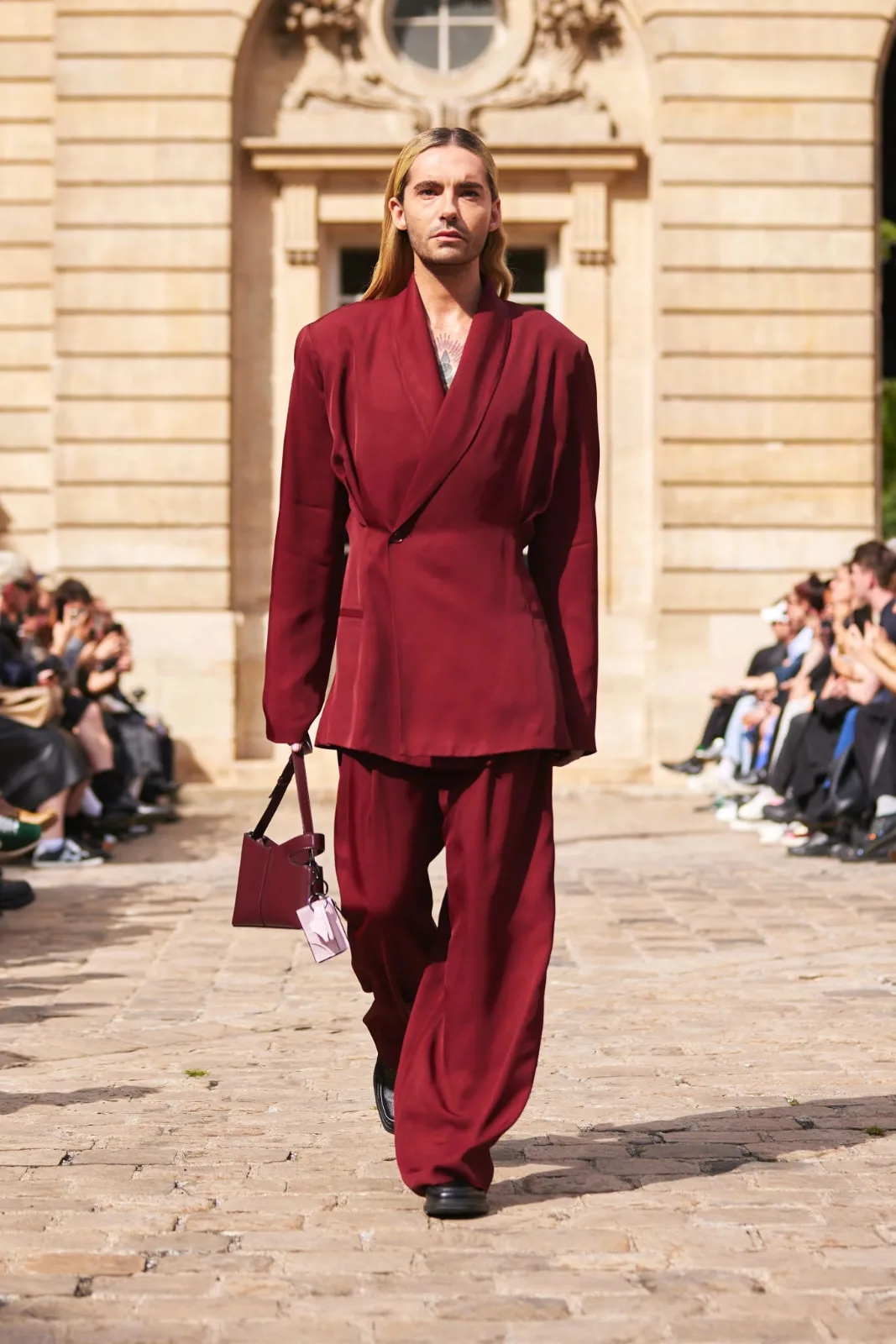 LGN_ss25_runway_press_look11