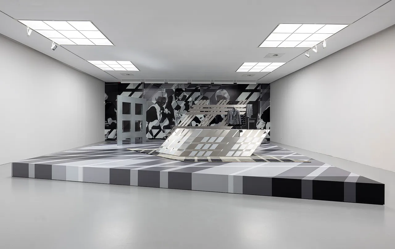 Anthea Hamilton Metalmagazine 9