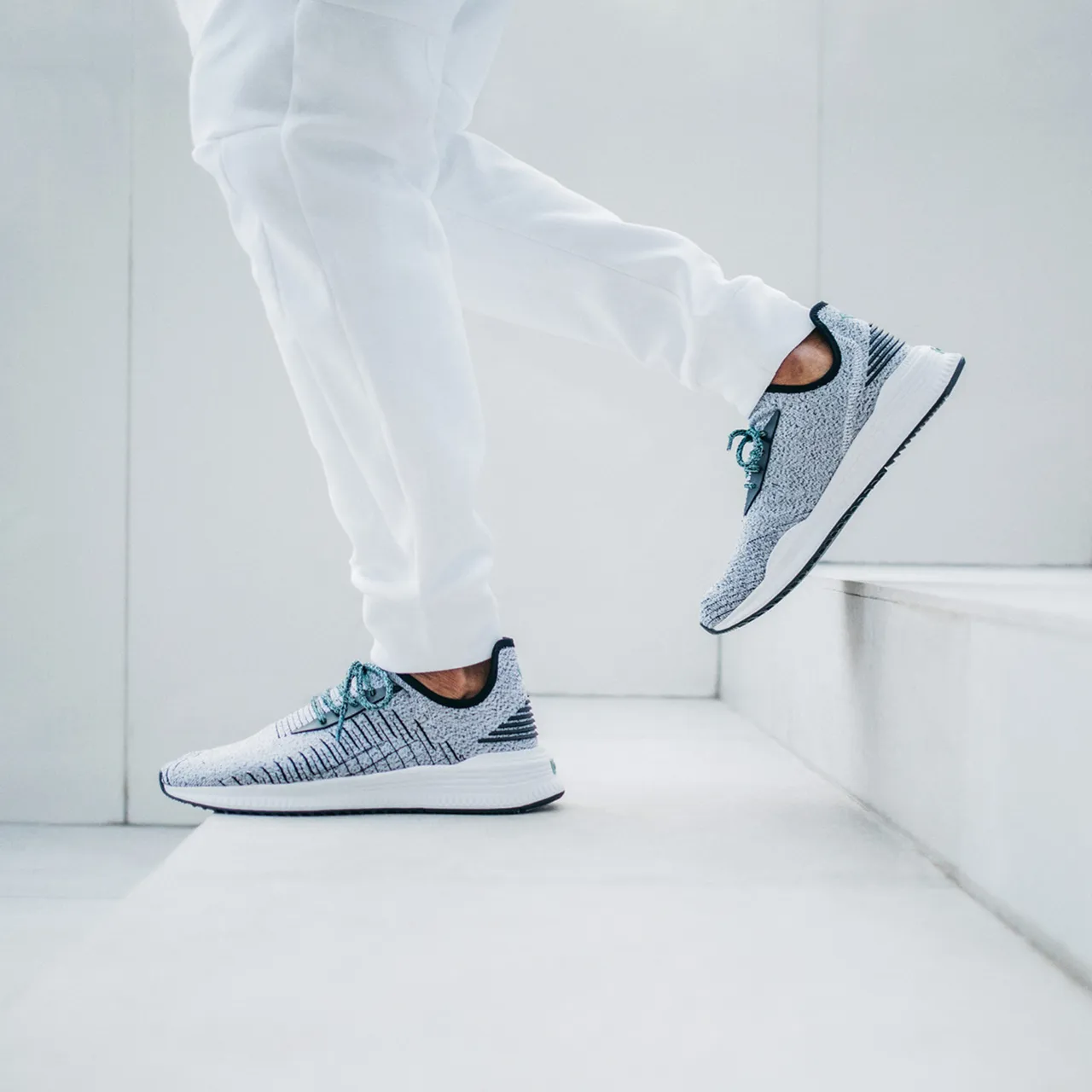 18 Ss Social Sp Pum Ax Diamond Supply Q2 06.jpg