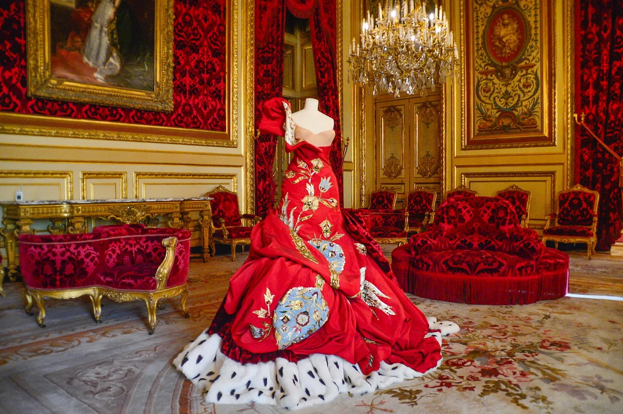 Louvre-Couture2