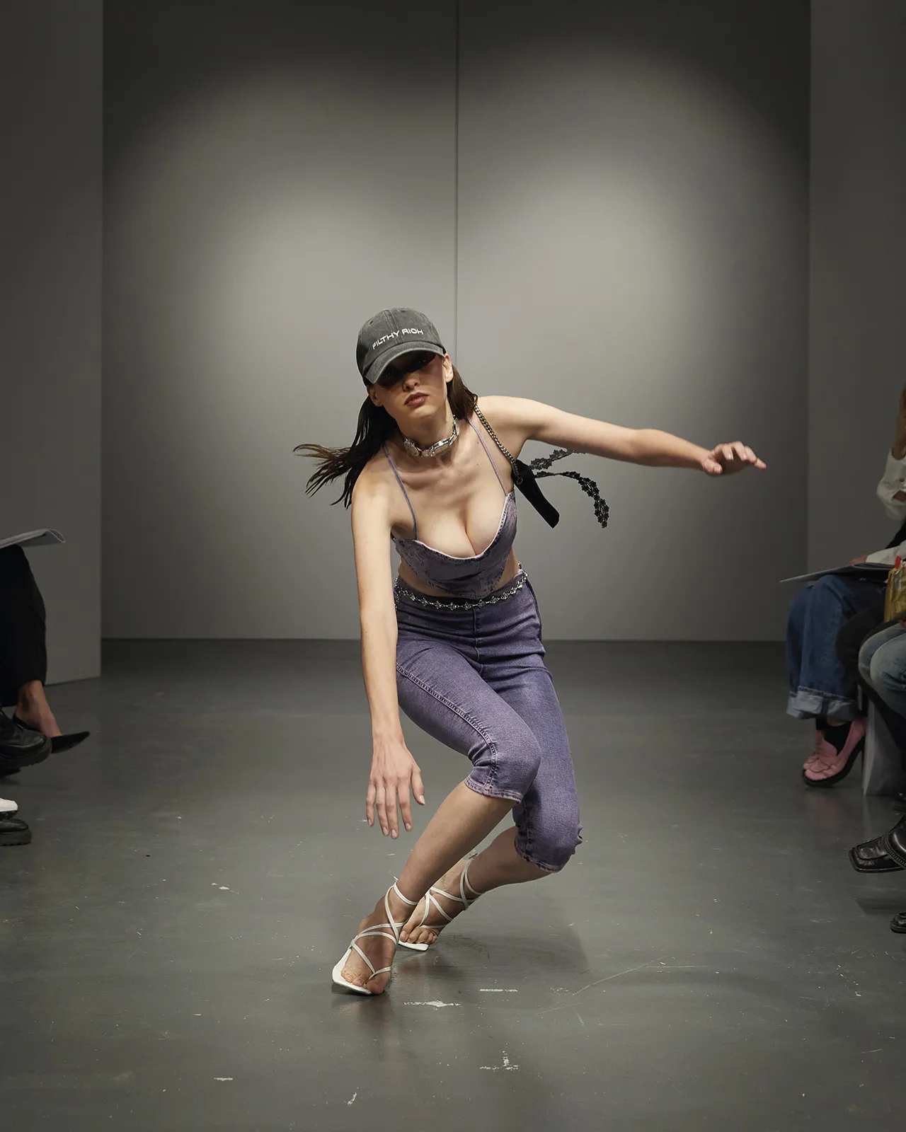 Avavav Runway Loo K14