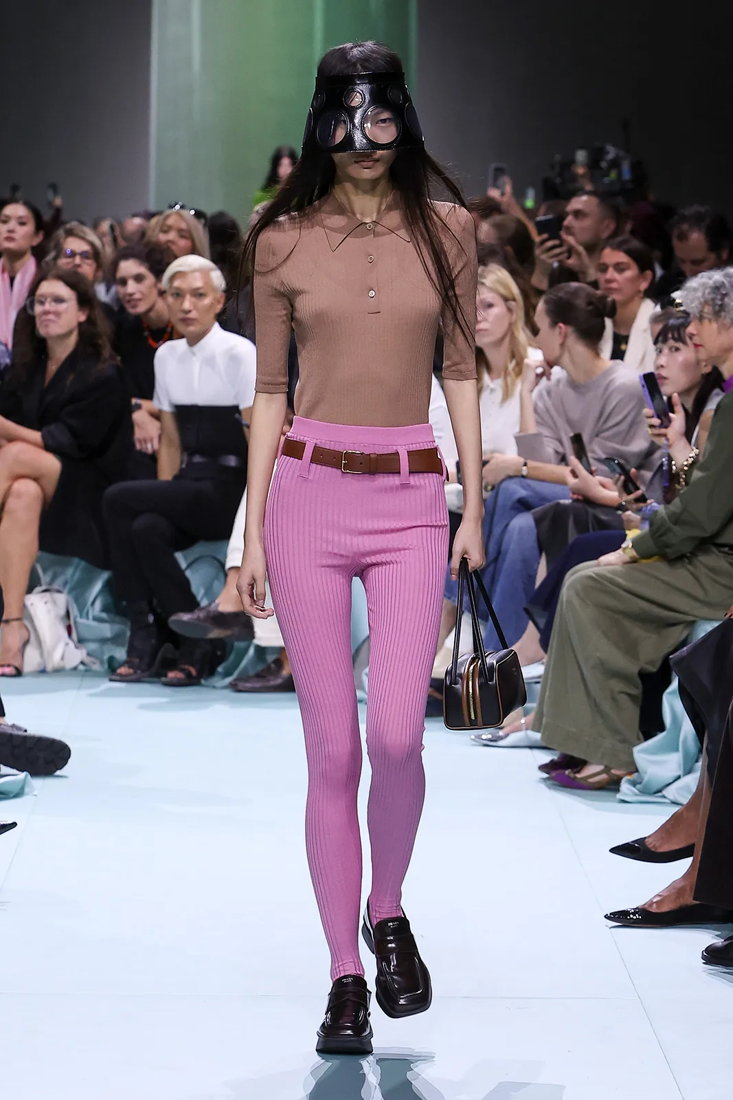 Prada-Donna-SS25_04