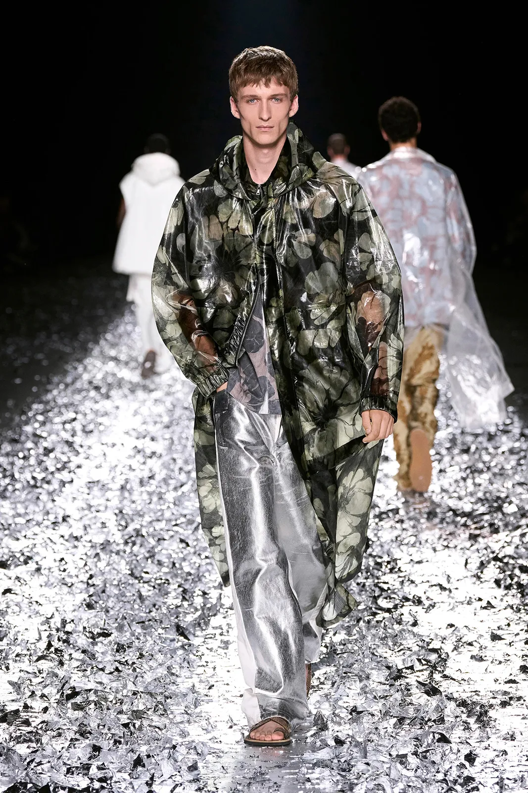 DRIES_VAN_NOTEN_SS25_2732X4098_LOOKS_52.jpg