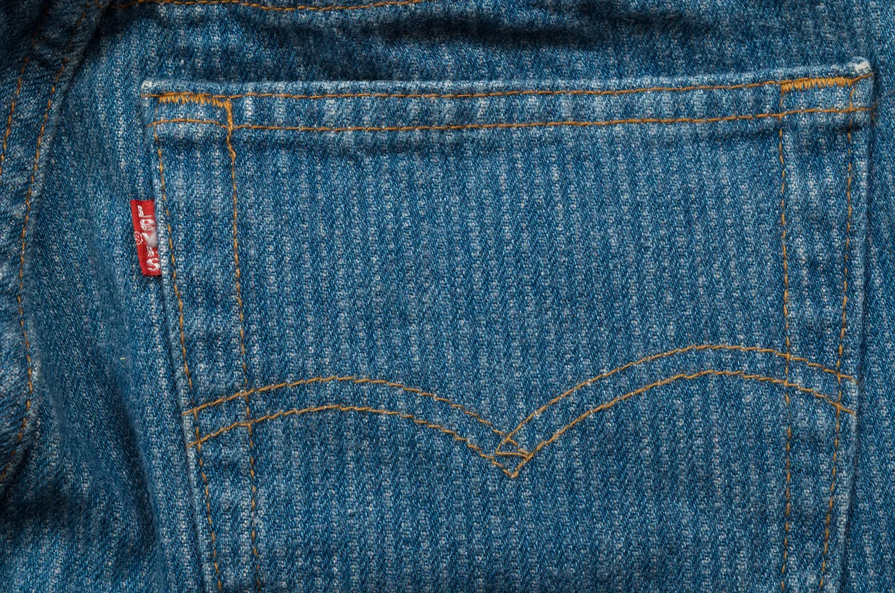 1980s Back Pocket With Red Tab