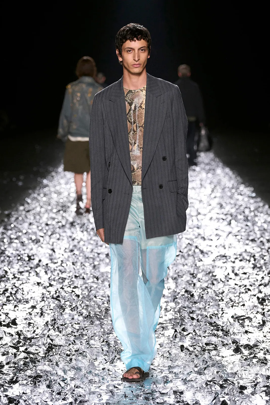 DRIES_VAN_NOTEN_SS25_2732X4098_LOOKS_25.jpg