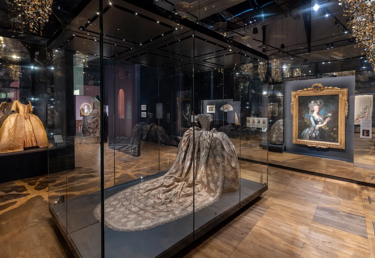 Victoria-and-Albert-Museum-London-2
