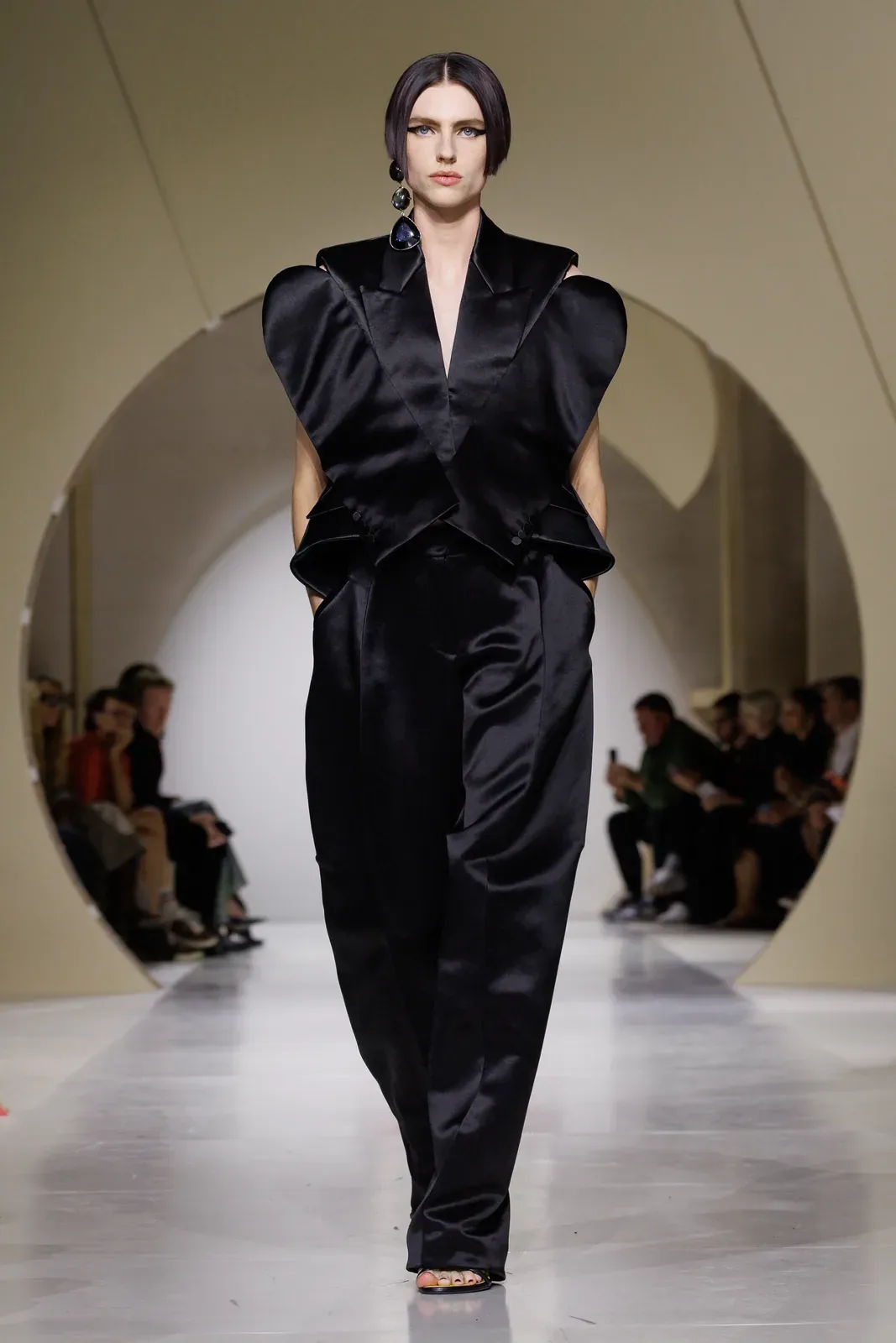 metal-givenchy-ss27-42