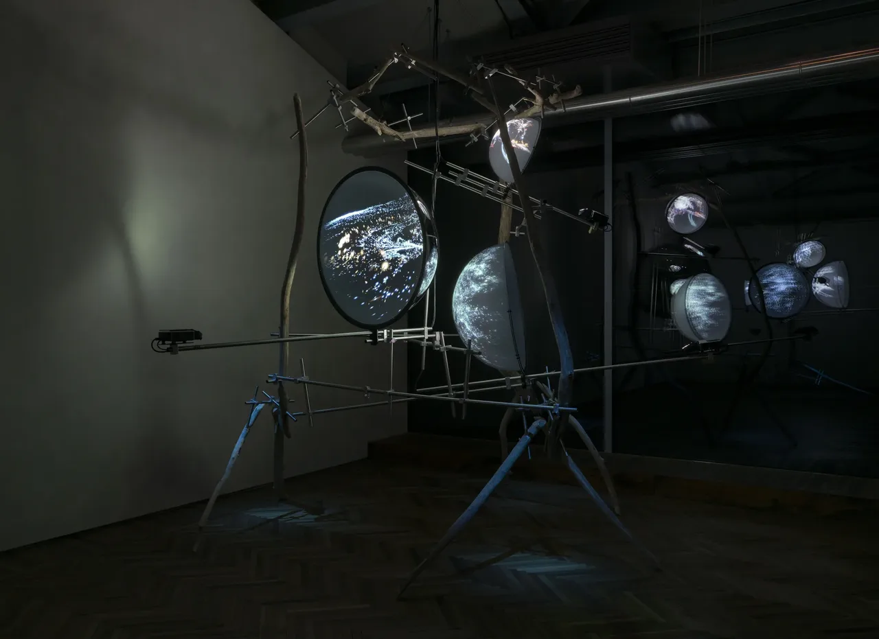 metal-hito-steyerl-the-island-04