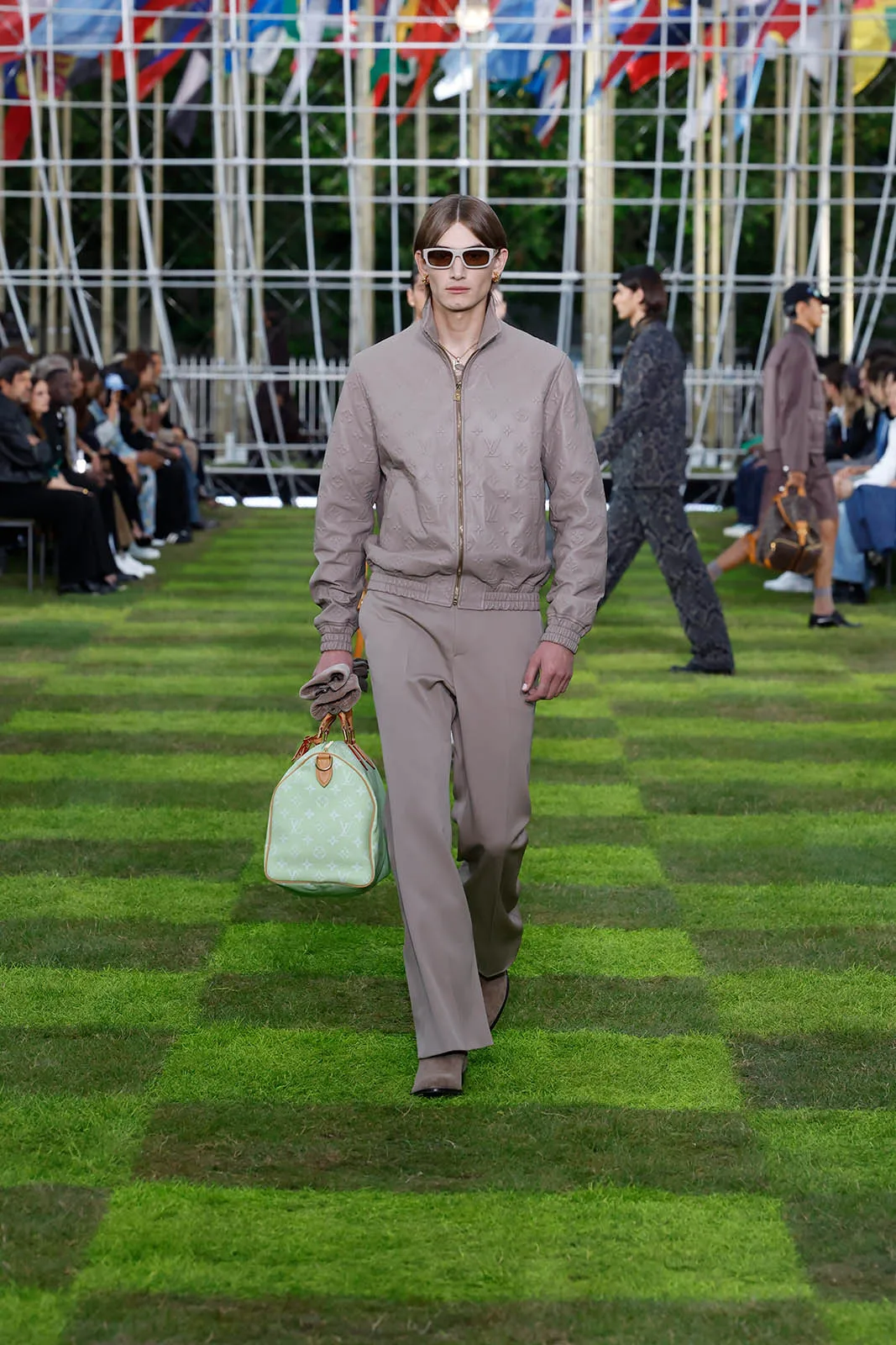 LOUIS-VUITTON-SPRING-SUMMER-2025_32