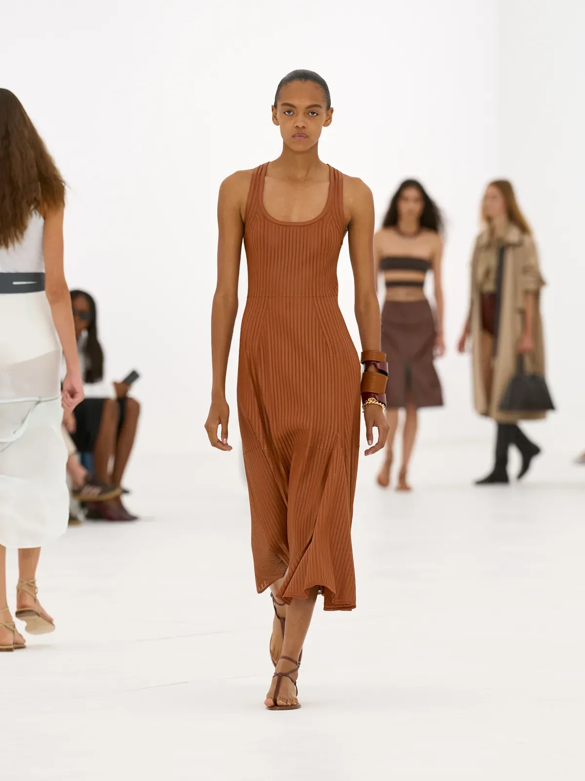 metal-hermes-ss27-13