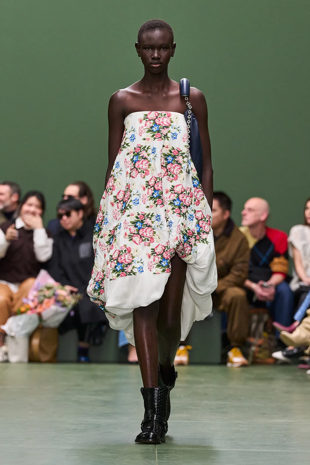 LOEWE_FW24_WW_SHOW_RUNWAY_45