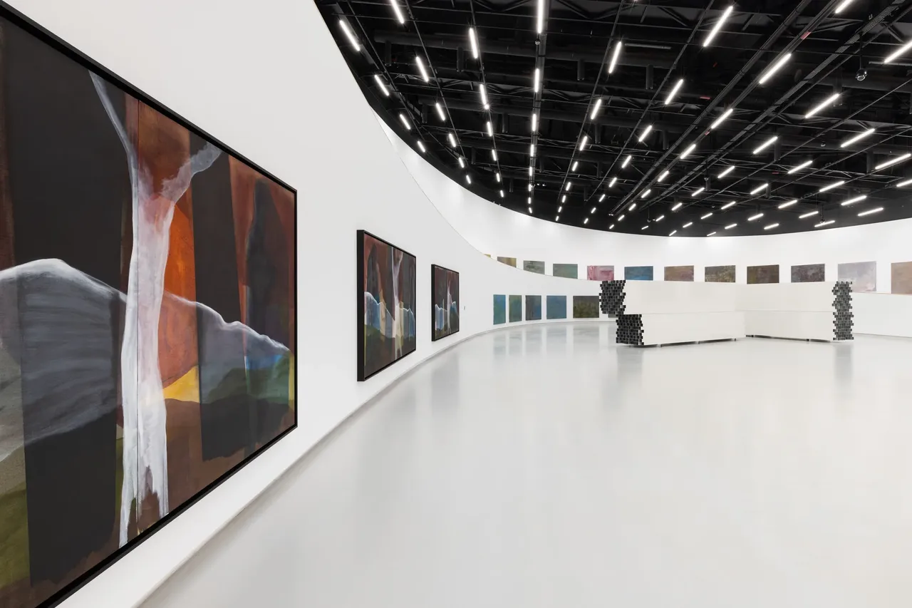 metal-pedro-cabrita-reis-exhibit-03.webp