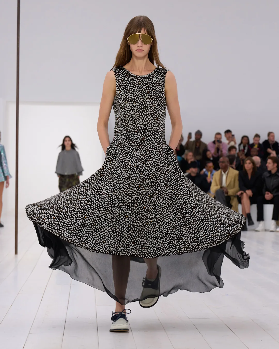 LOEWE_SS25_WW_SHOW_RUNWAY_LOOK_26_FRONT_RGB_CROPPED_4x5_26