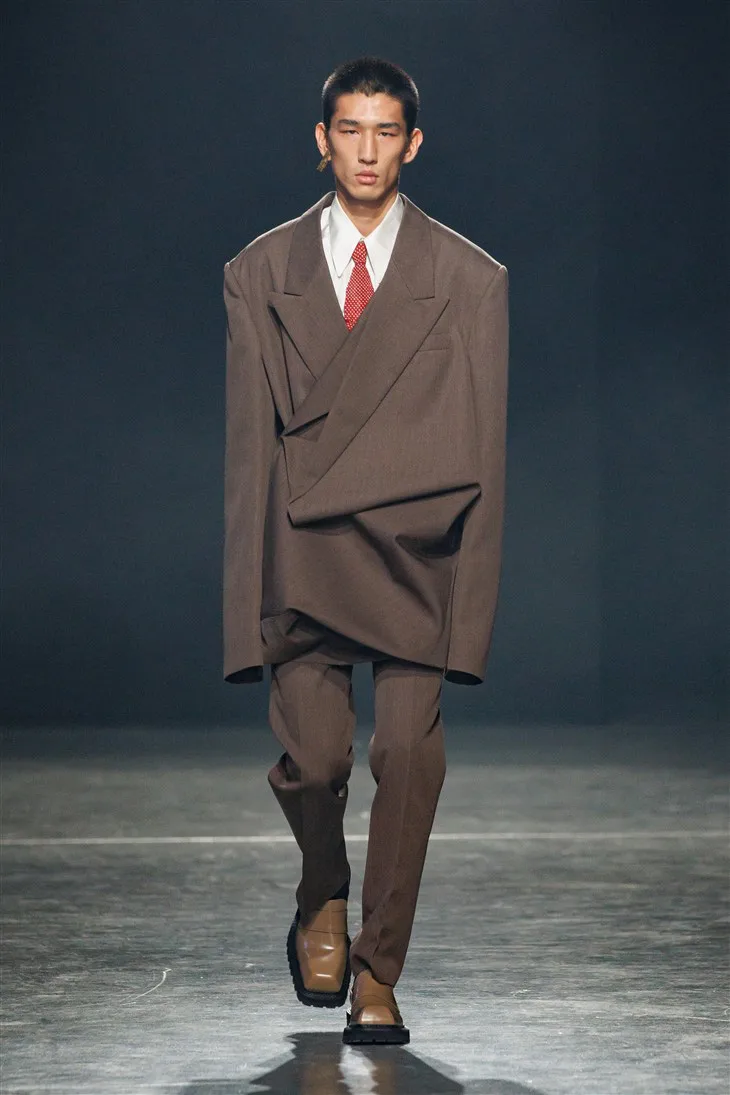 Sean-Suen_fw24_runway_1