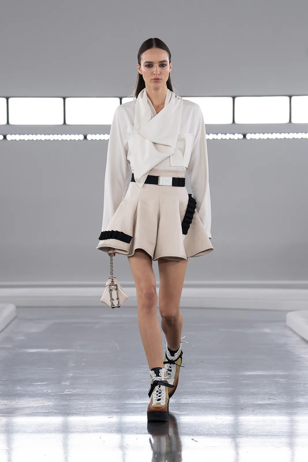 Louis_Vuitton_Women_s_Pre-Fall_2024_48