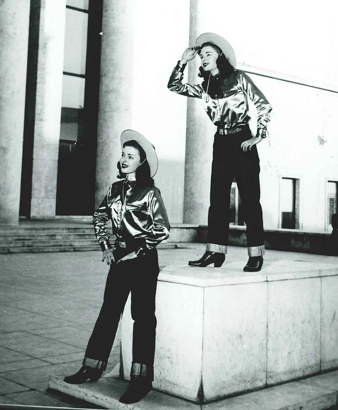 Paris All American Fashion Show10 1947 Twins Pat Priscilla Emery2