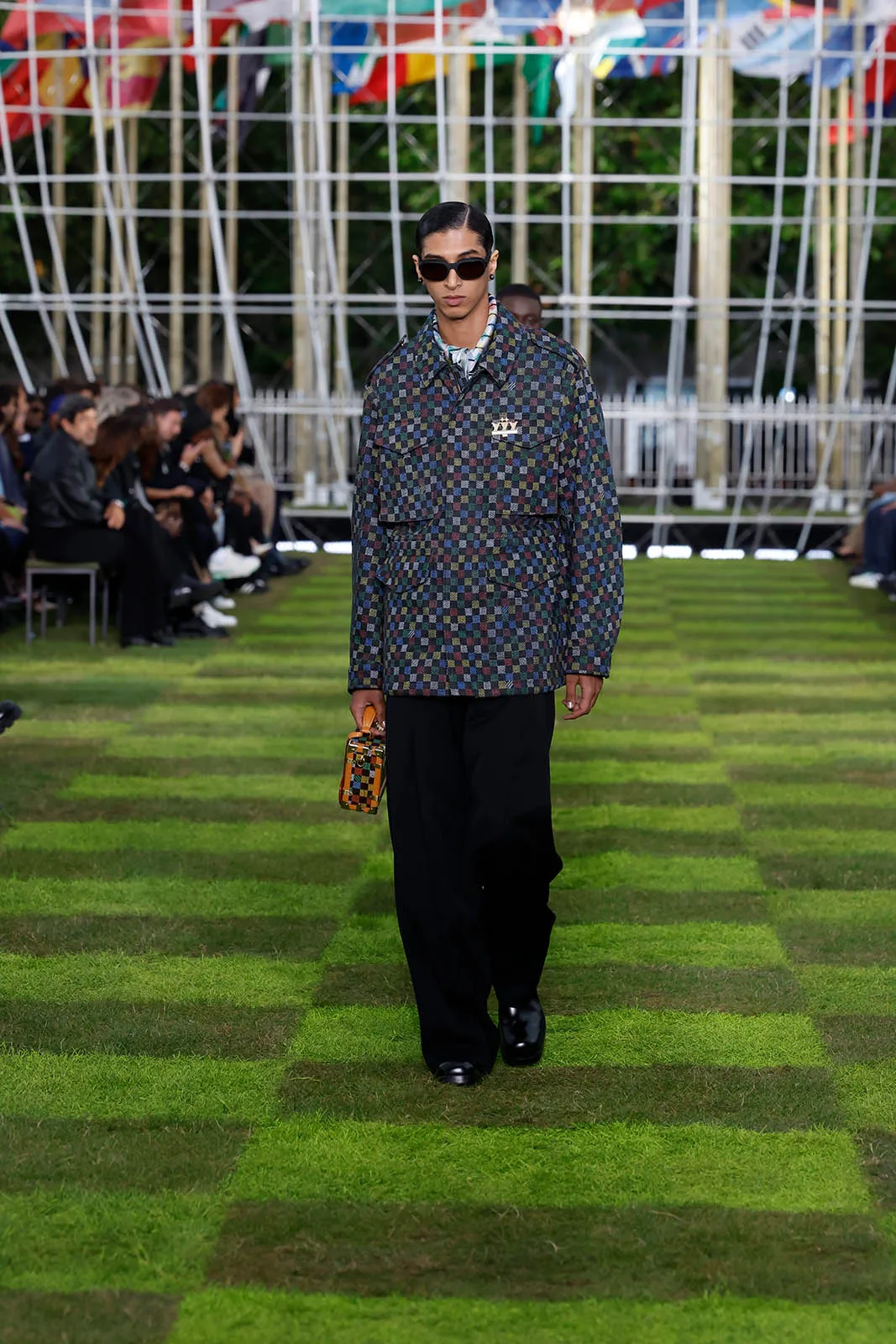 LOUIS-VUITTON-SPRING-SUMMER-2025_34.jpg