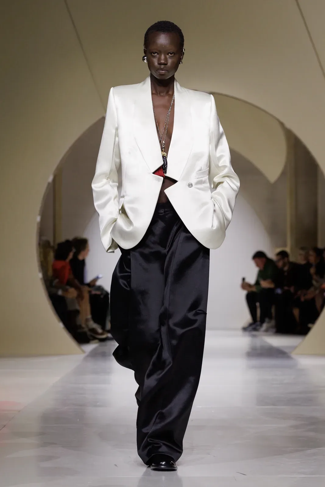 metal-givenchy-ss27-18