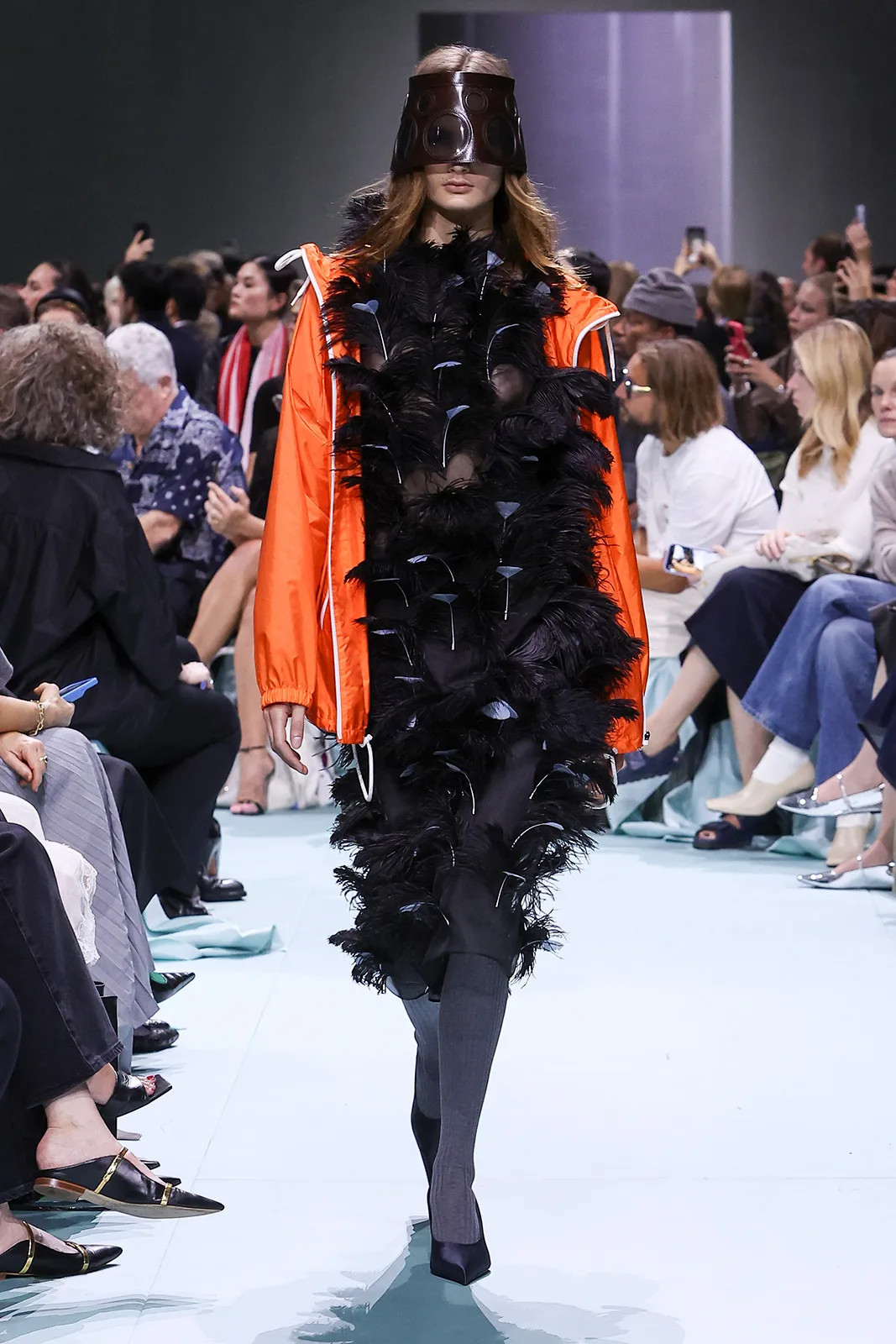 Prada-Donna-SS25_26