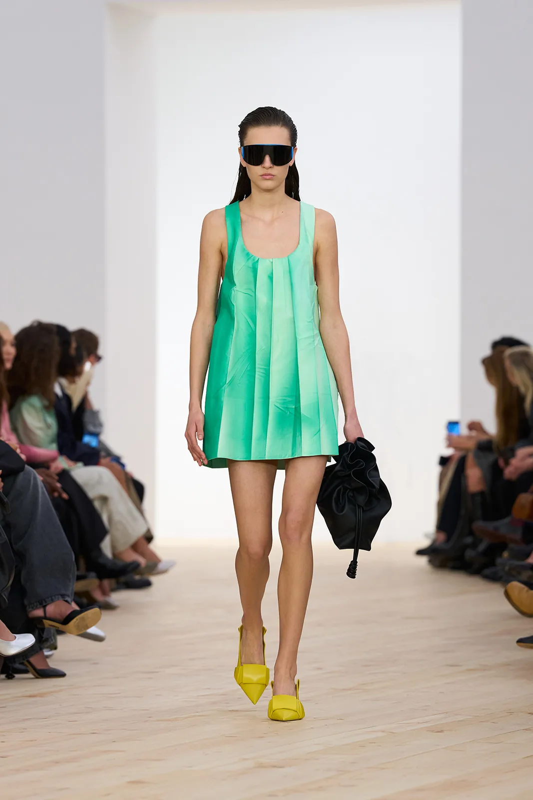 LOEWE_-SS26_WW_SHOW_RUNWAY_6