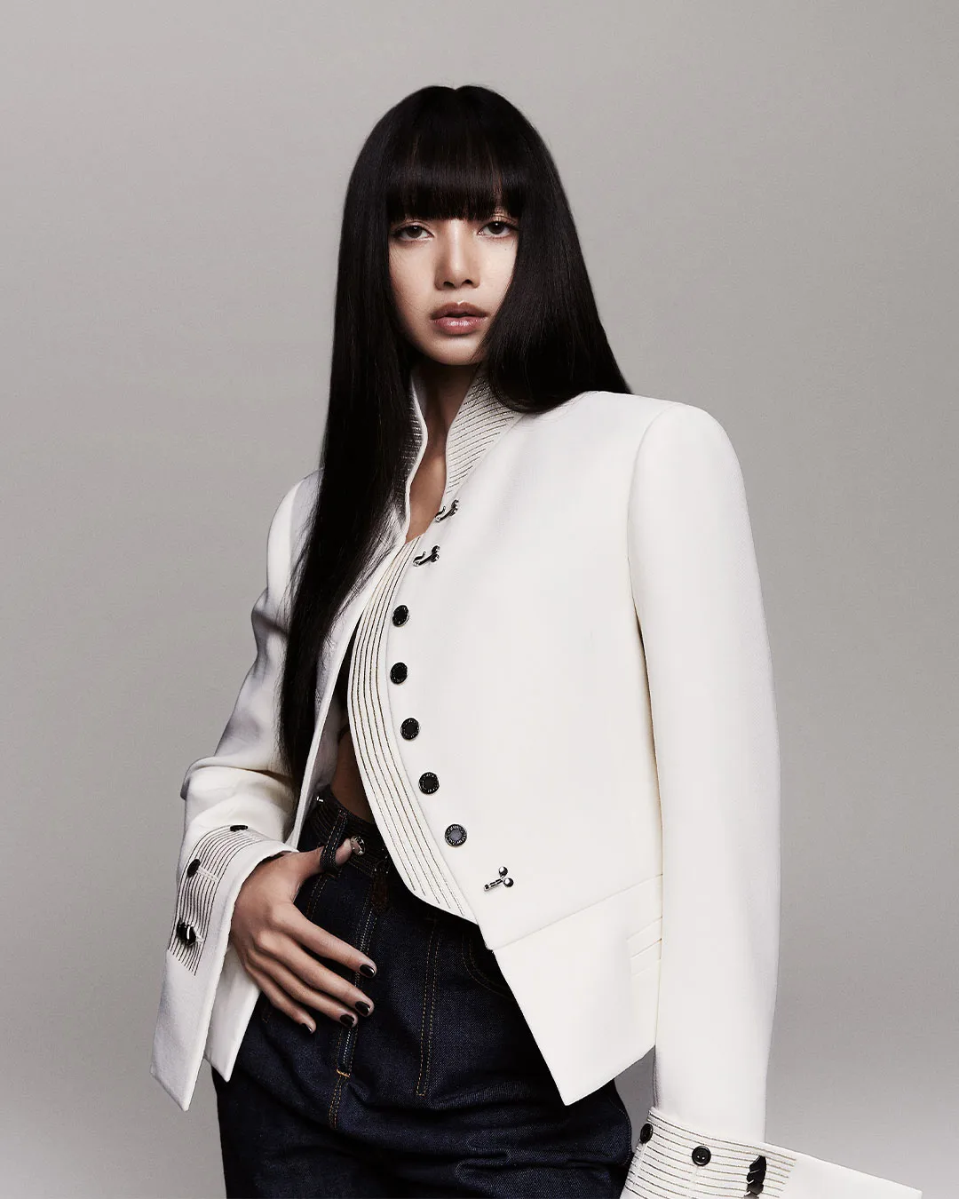 CELEBRITY_LISA_ANNOUNCEMENT_VISUAL_1080x1350_08