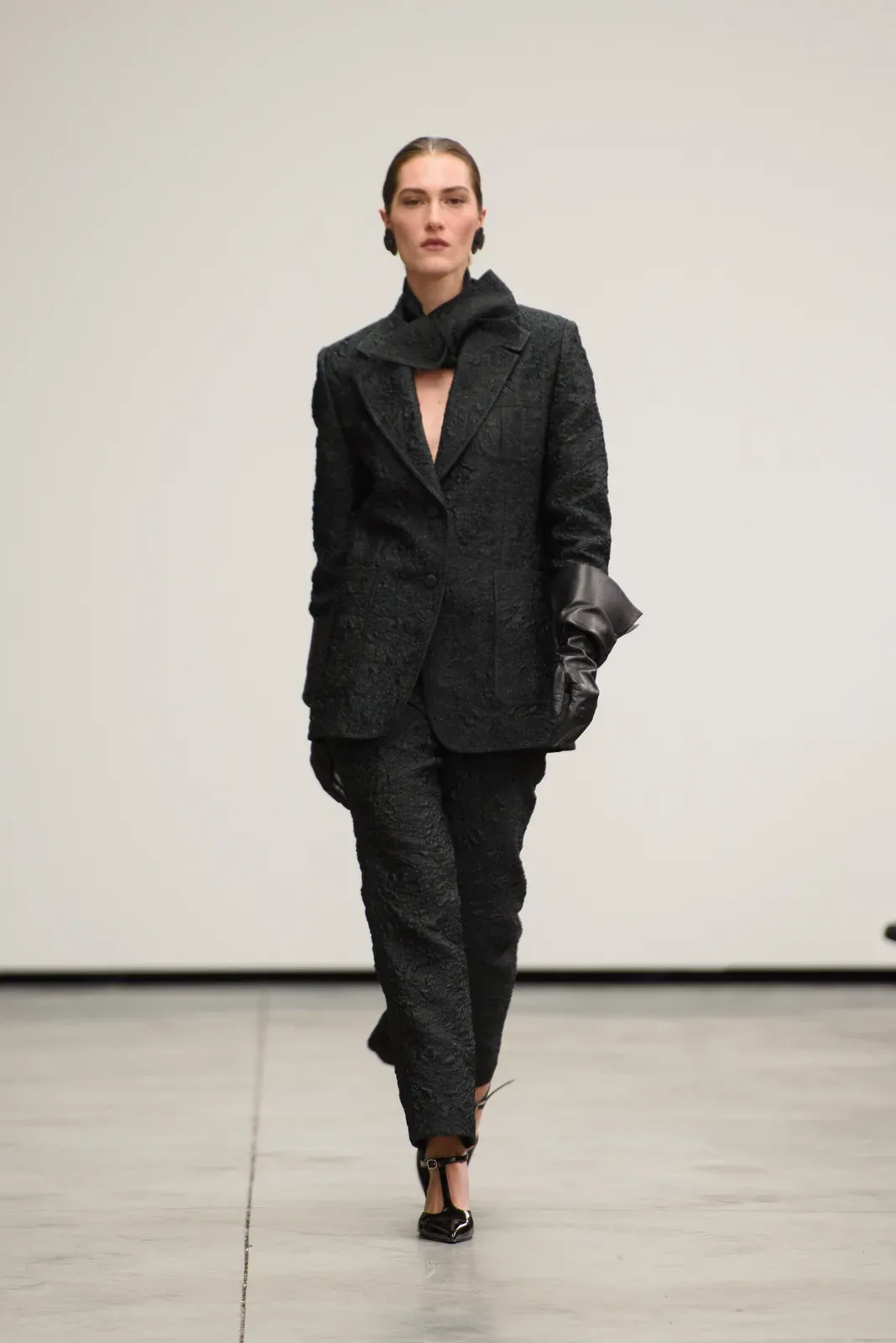 metal-mercedes-benz-fashion-week-tbilisi-04-ingorokva-01