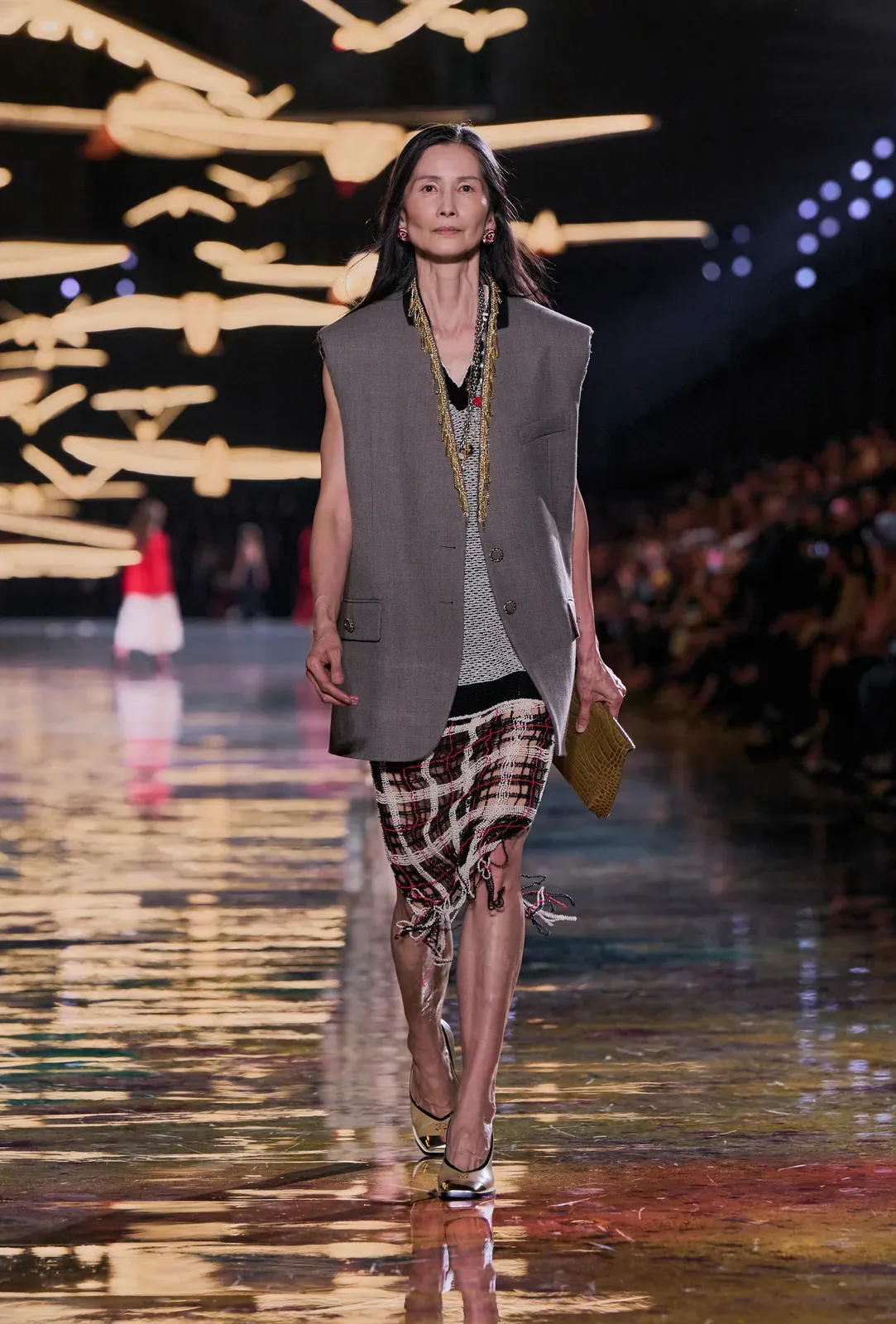 metal-chanel-ss27-45