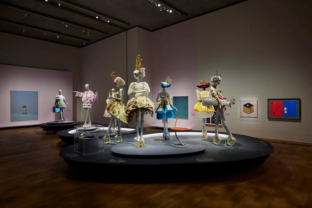 Guo Pei_installation view_3