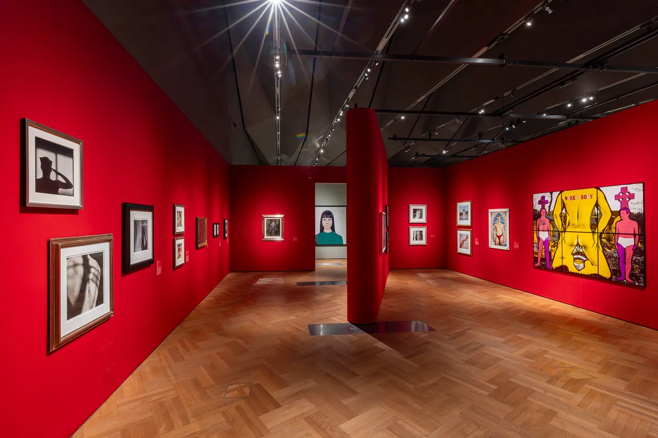 Installation-images-of-'Fragile-Beauty-at-VA-South-Kensington--Victoria-and-Albert-Museum-London-4