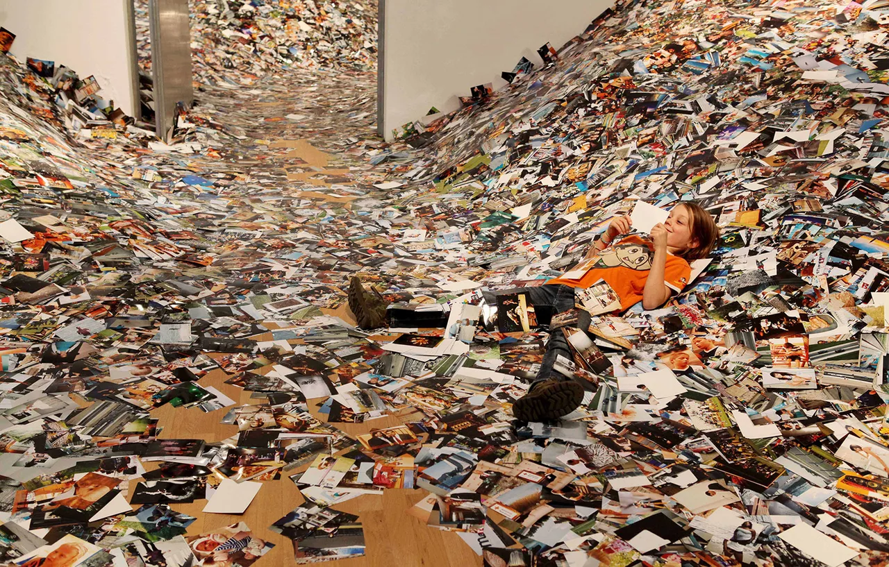 24hrs of Photos Erik Kessels