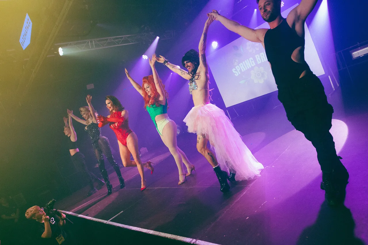 Miz Cracker 16