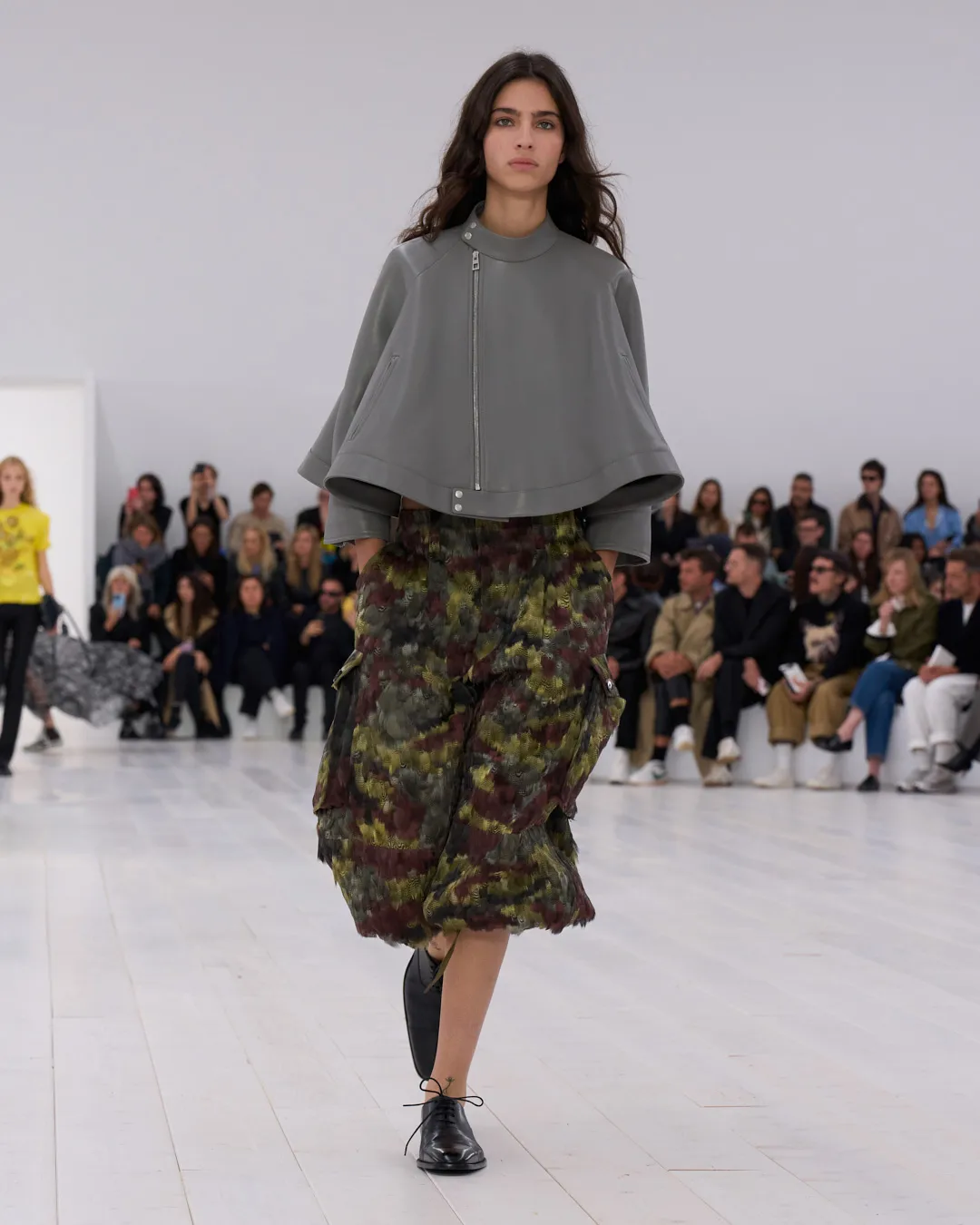 LOEWE_SS25_WW_SHOW_RUNWAY_LOOK_27_FRONT_RGB_CROPPED_4x5_27
