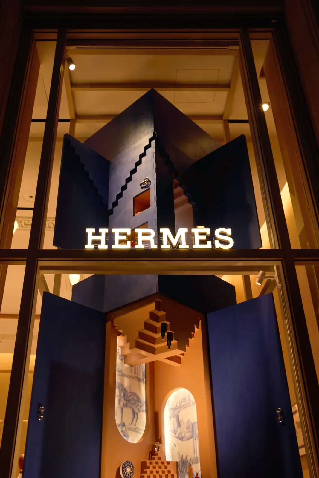 metal-hermes-escaparate-barcelona-09