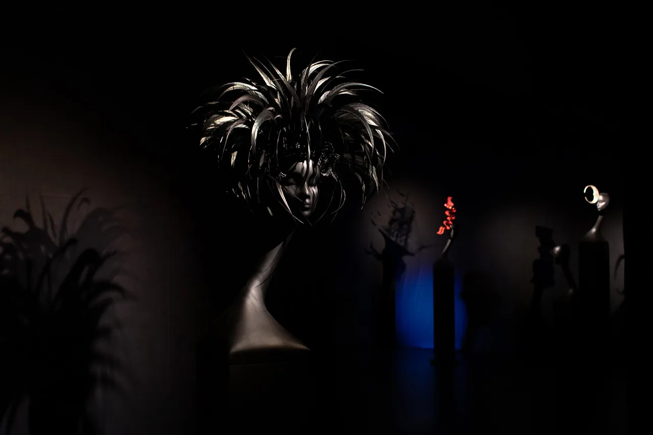 Philip Treacy Metalmagazine 1