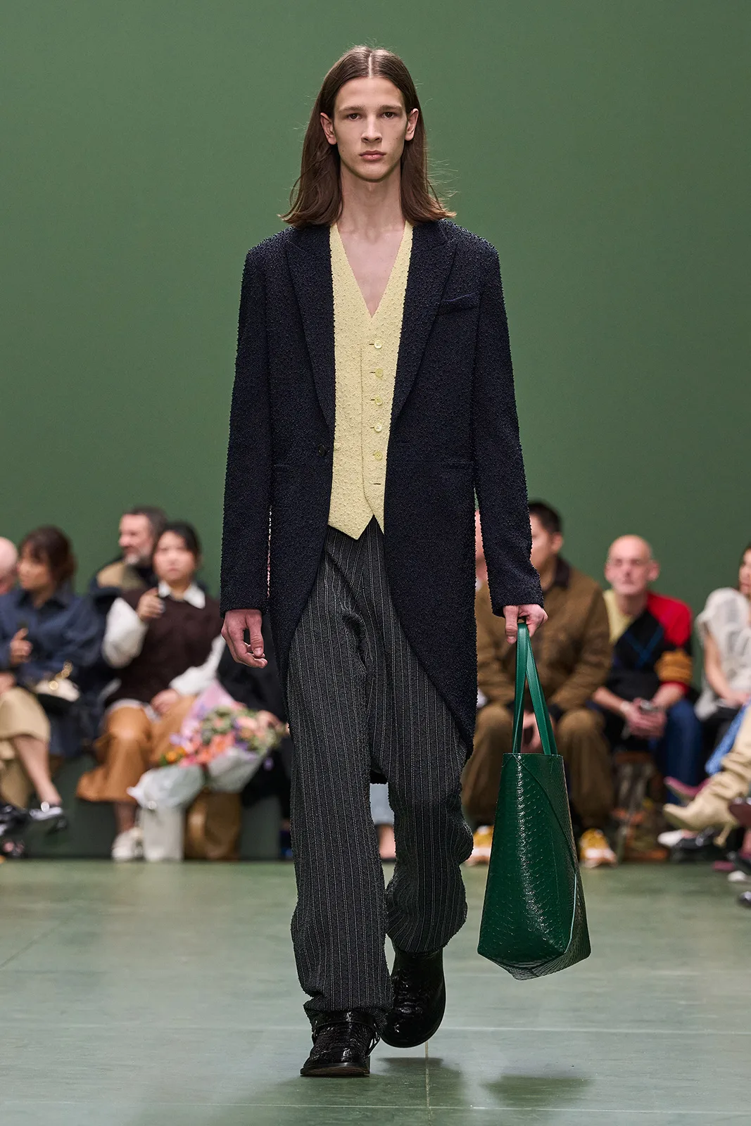 LOEWE_FW24_WW_SHOW_RUNWAY_52