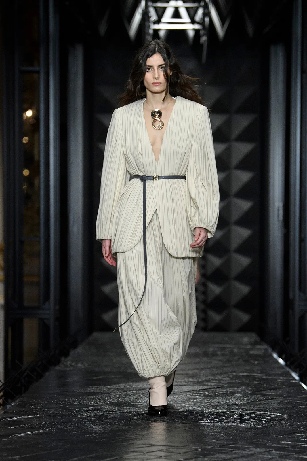 Louis Vuitton F W2324 Look 04