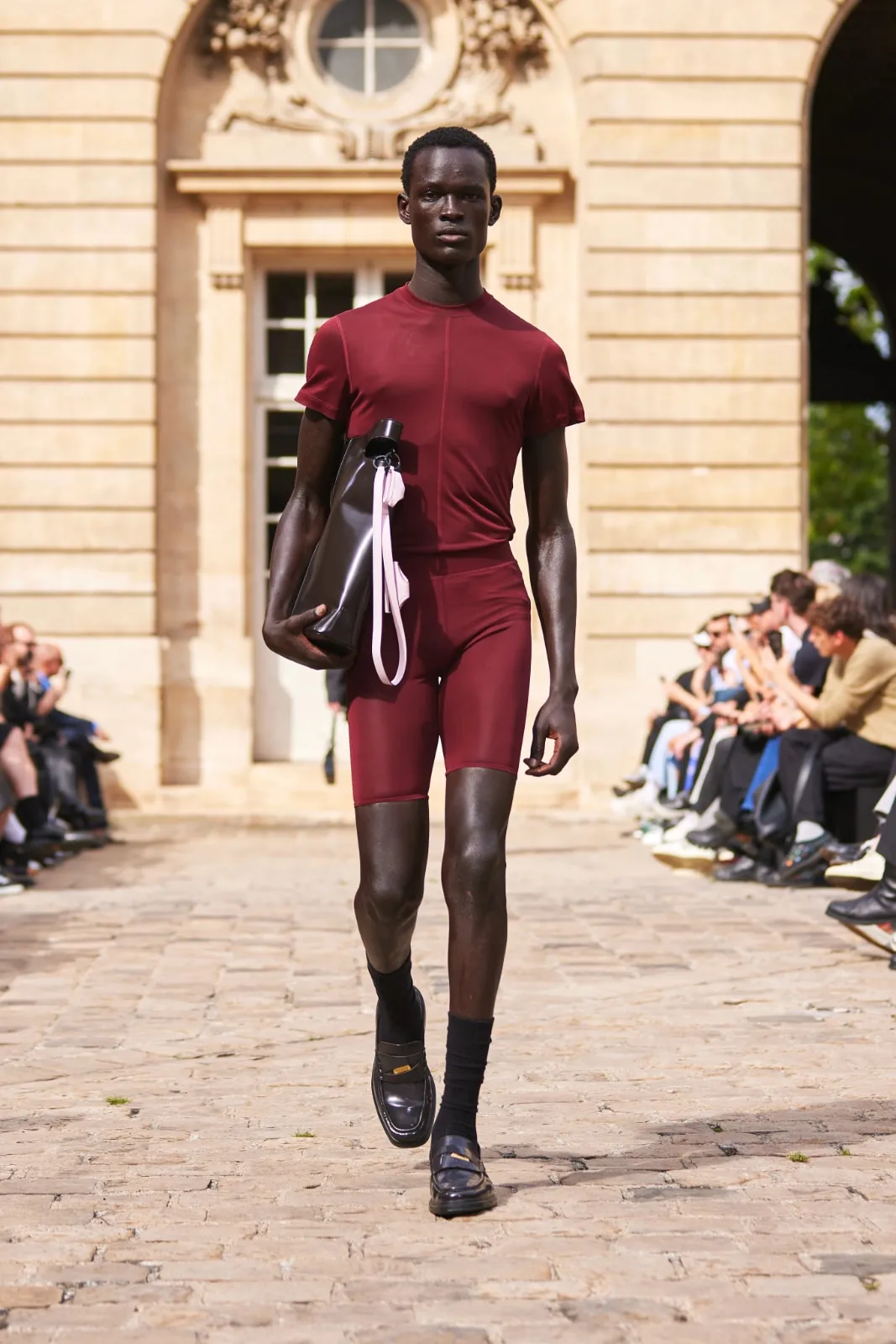 LGN_ss25_runway_press_look16