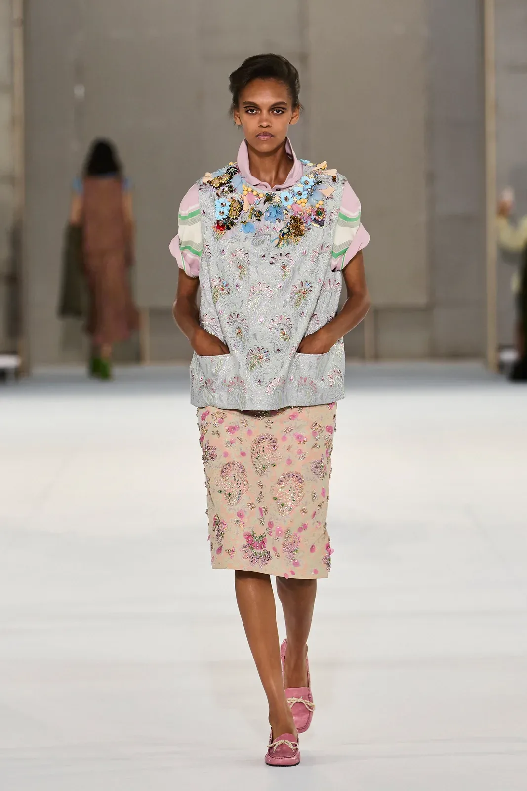metal-dries-van-noten-ss27-23