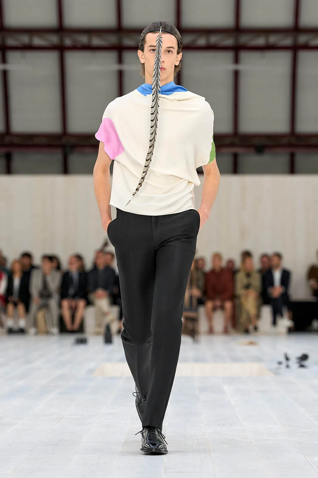 Loewe_Spring_Summer_2025_17.jpg